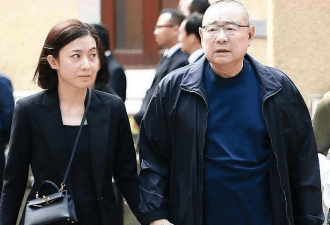 富豪收藏家刘銮雄谈艺术品升值空间<strong></p>
<p>比特币行情</strong>，瓷器也许可以乘百倍上涨