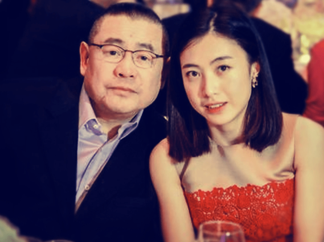 富豪收藏家刘銮雄谈艺术品升值空间<strong></p>
<p>比特币行情</strong>，瓷器也许可以乘百倍上涨