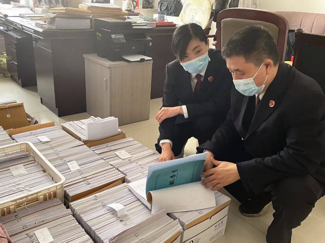 不甘于一辈子只做个交易员<strong></p>
<p>火币美股交易</strong>，他擅自设机构炒美股……｜今晚九点半