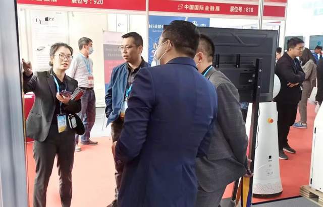 亮相中国国际金融展<strong></p>
<p>邮政贵金属黄金购买</strong>！黄金回收智能终端提升贵金属交易服务
