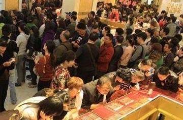 如果我们在月球上发现大量黄金<strong></p>
<p>农行购买贵金属白银</strong>，金价是否会下跌？