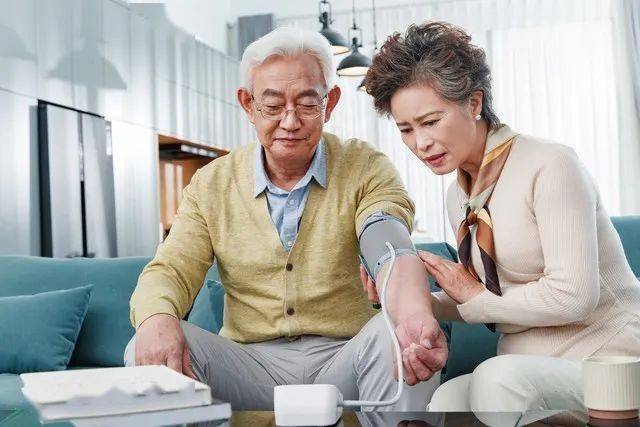 【社区活动预告】琥珀磨制、项链制作、益智书法……大盘点<strong></p>
<p>贵金属项链有哪些</strong>！看看下周有哪些精彩活动~