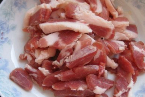 辣椒炒肉<strong></p>
<p>贵金属用什么炒</strong>，用什么腌肉？用“它”腌肉最佳，鲜嫩又入味