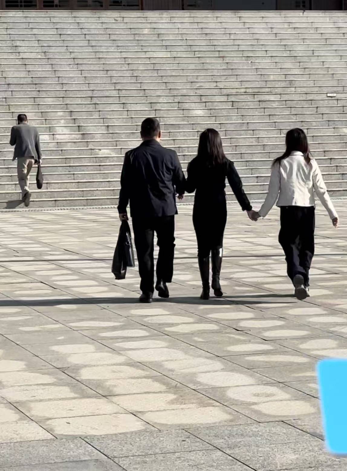 死刑！余华英拐卖儿童案重审宣判<strong></p>
<p>太仓贵金属回收公式</strong>，其当庭表示上诉