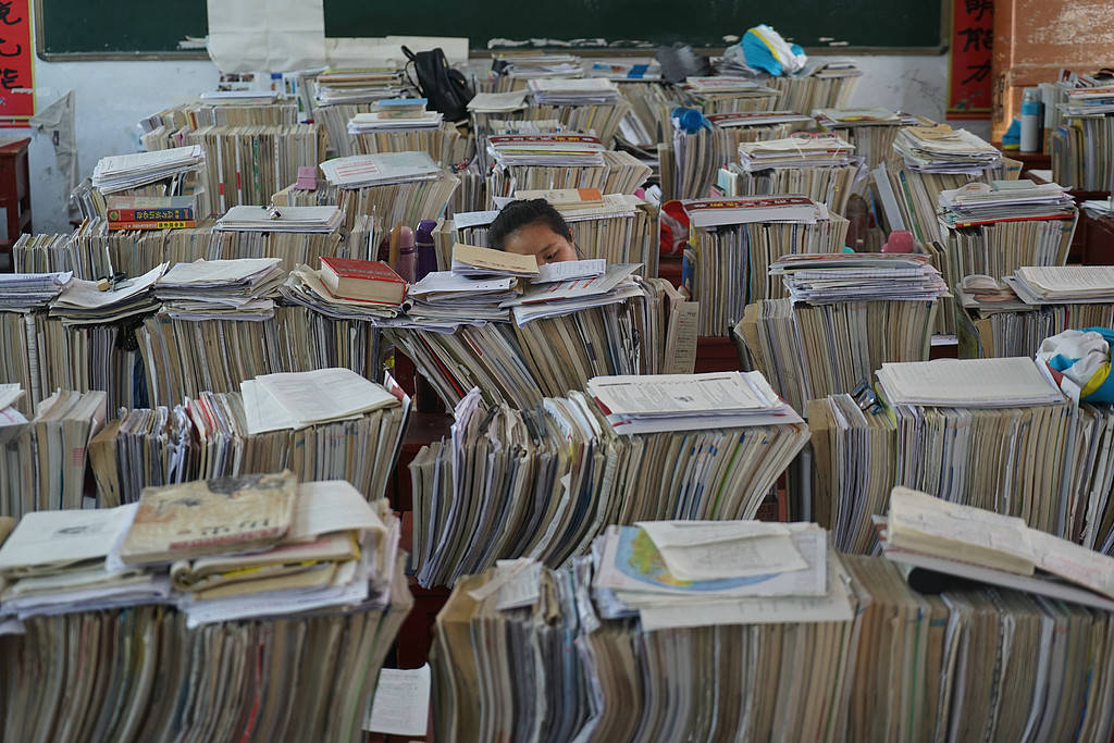 高中生上自习课抬头算违纪<strong></p>
<p>贵金属检测师等级</strong>？别把学生当学习机器