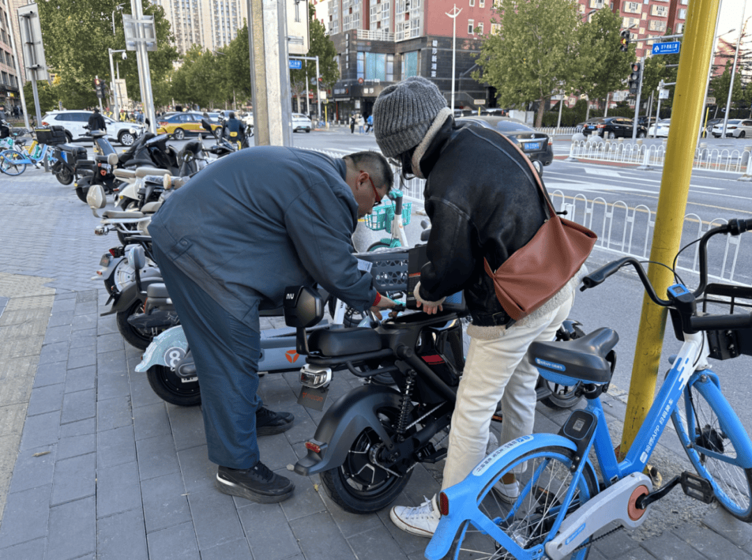 电动自行车“新规”即将实施<strong></p>
<p>贵金属I融通金</strong>，北京部分车管站“扎堆儿”上牌