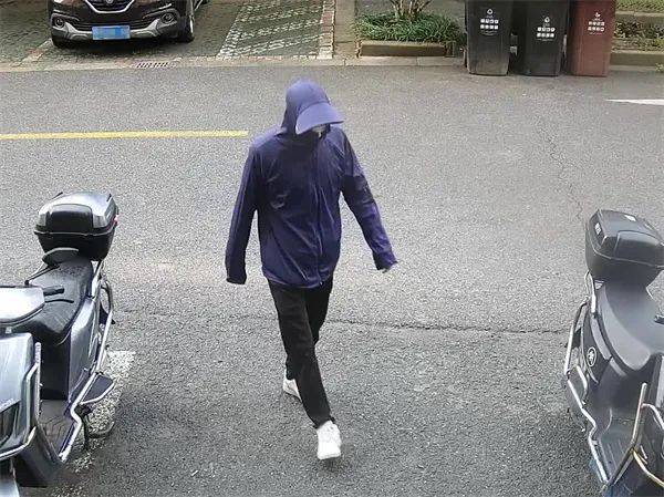 男子对前妻动起“歪脑筋”<strong></p>
<p>贵金属I融通金</strong>，潜入其家中……上海警方：刑拘