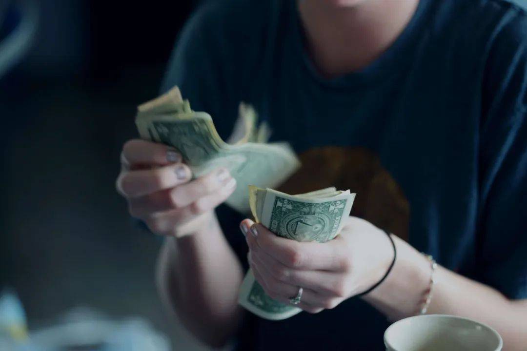 3年内闭店率高达61.23%<strong></p>
<p>贵金属I融通金</strong>，加盟商不愿陪跑的爸爸糖还有戏吗？