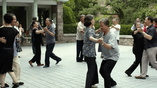 盼着退休的年轻人<strong></p>
<p>金日贵金属价格</strong>，提前30年看养老院