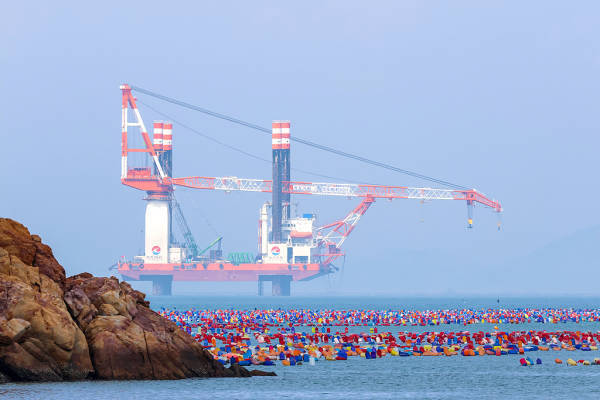 “某些国家话说得很满却不落实<strong></p>
<p>花都贵金属回收店</strong>，中国正相反”