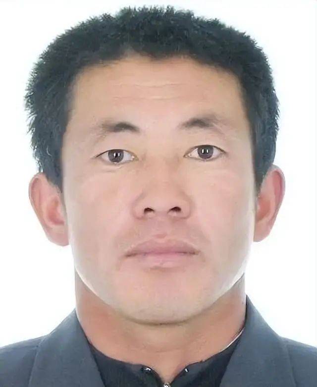 内蒙古一地发生重大刑案<strong></p>
<p>花都贵金属回收店</strong>，警方悬赏5万元缉凶