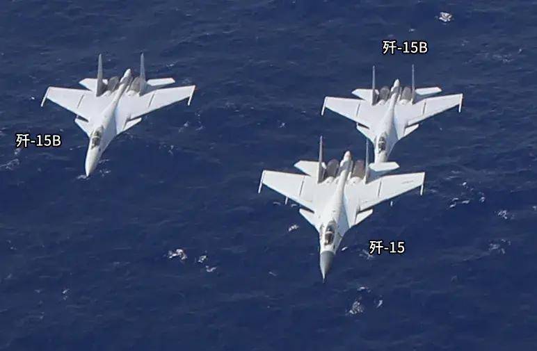 中国首个双航母战斗群横空出世<strong></p>
<p>贵金属集美区</strong>！歼-15B/D居然悄悄装备这么多了？