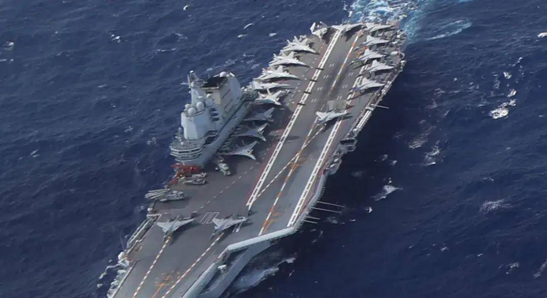 中国首个双航母战斗群横空出世<strong></p>
<p>贵金属集美区</strong>！歼-15B/D居然悄悄装备这么多了？