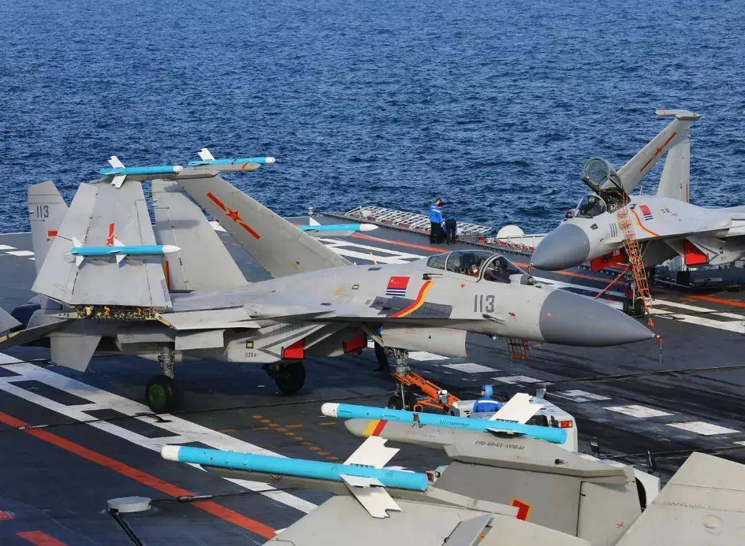中国首个双航母战斗群横空出世<strong></p>
<p>贵金属集美区</strong>！歼-15B/D居然悄悄装备这么多了？