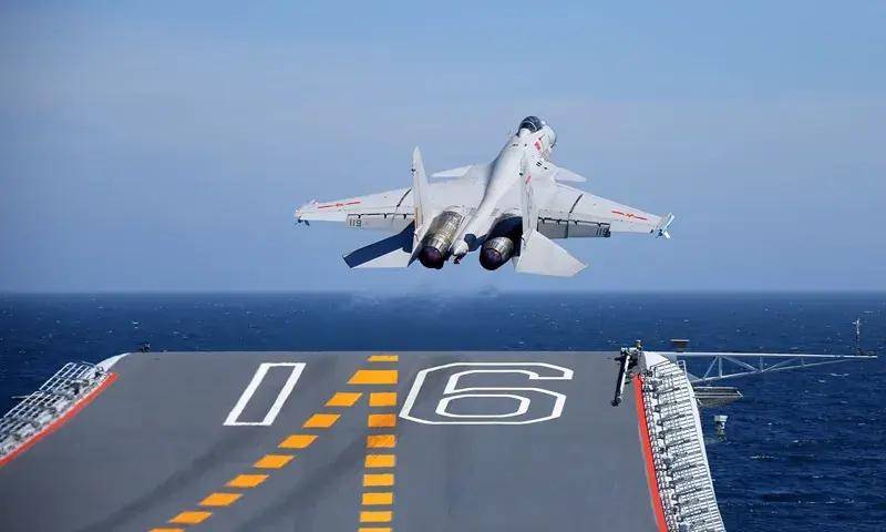 中国首个双航母战斗群横空出世<strong></p>
<p>贵金属集美区</strong>！歼-15B/D居然悄悄装备这么多了？