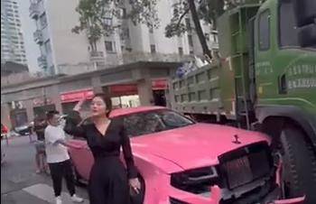 撞上劳斯莱斯的货车只有100万保险<strong></p>
<p>钯金行情</strong>，被撞车主回应