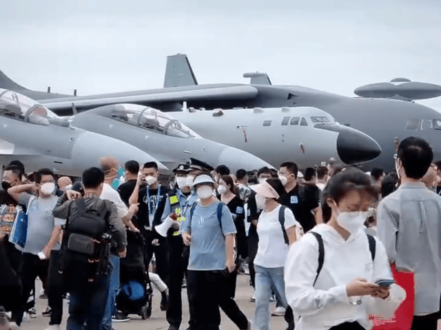歼10CE才是最大赢家？航展首日被包围<strong></p>
<p>btc地址</strong>，伊朗空军司令登机满脸幸福