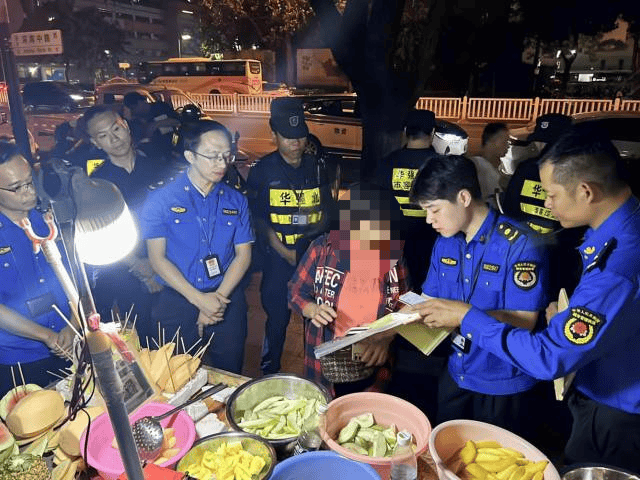 “锅铲声敲得我睡不着”！深夜<strong></p>
<p>btc走势</strong>，深圳多名流动摊贩被劝离……