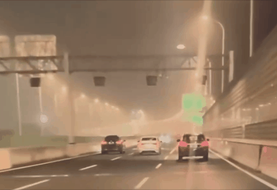 高架路上<strong></p>
<p>btc走势</strong>，两车突然迎面相撞，有人称“一车逆行”，现场画面热传