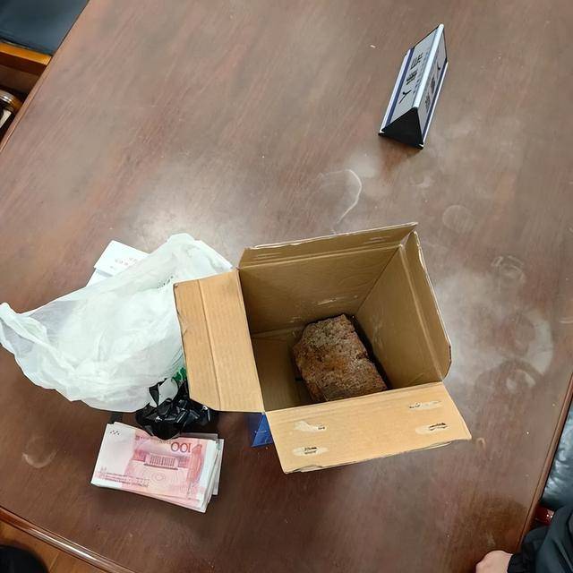 上海一男子一天内两次被骗！20000元现金装进啤酒箱<strong></p>
<p>btc交易平台</strong>，送上顺风车……