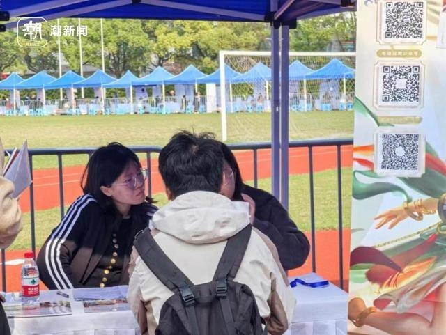 四个月赶了15场招聘会<strong></p>
<p>btc官网</strong>，发了100多份简历，秋招就是应届生的“战场”