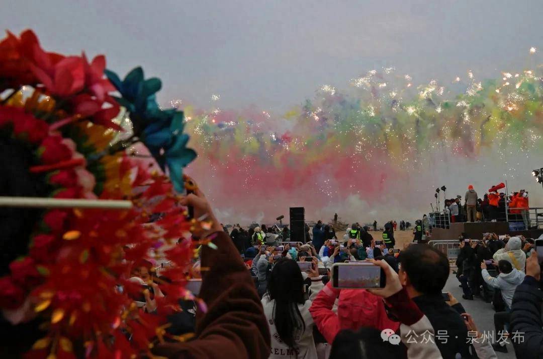 蔡国强烟花秀大量无人机坠海<strong></p>
<p>btc算力</strong>，网友直呼遗憾，本人回应