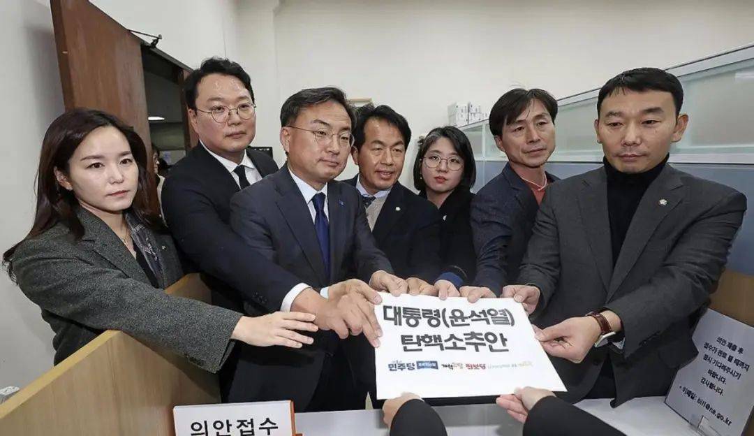 尹锡悦险中求稳：戒严风波逆转<strong></p>
<p>btc算力</strong>，国民力量党撑腰，李在明盼破局！