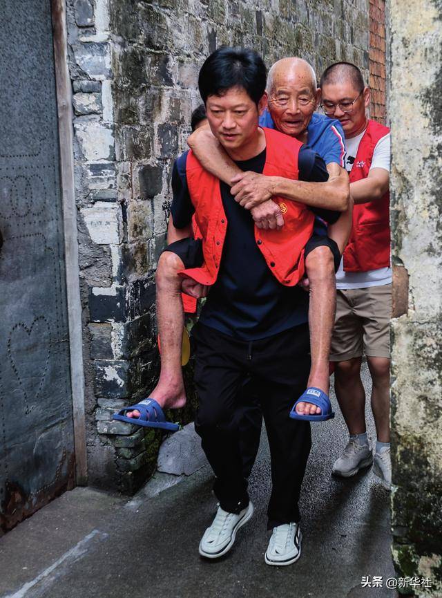 瞭望·治国理政纪事｜“<strong></p>
<p>btc算力</strong>我也是个老基层”