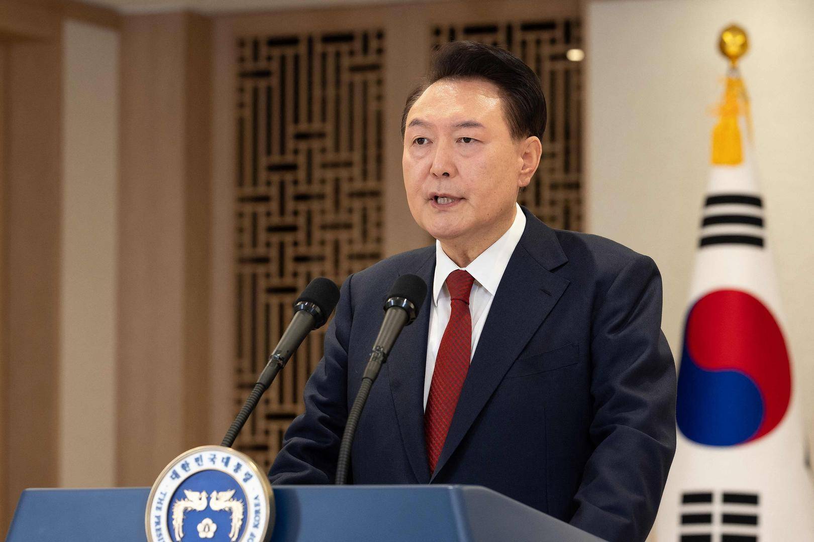 突然主张弹劾总统的韩国执政党党首：曾获尹锡悦多次提拔<strong></p>
<p>btc钱包地址</strong>，后因第一夫人惹怒“亲尹派”