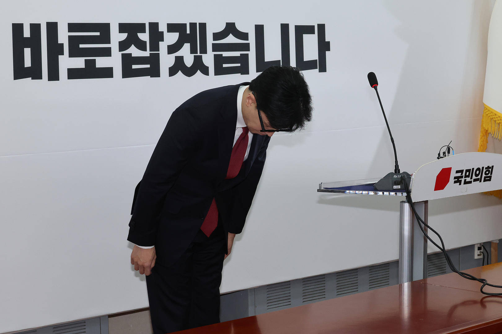 突然主张弹劾总统的韩国执政党党首：曾获尹锡悦多次提拔<strong></p>
<p>btc钱包地址</strong>，后因第一夫人惹怒“亲尹派”