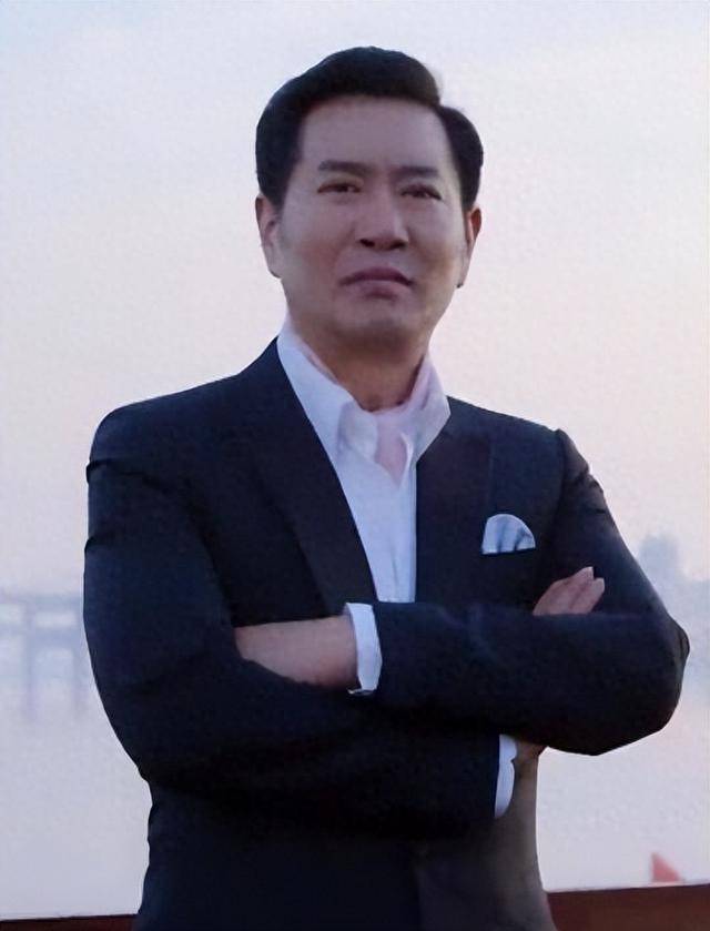 “坏人专业户”姚刚：一生无妻无子<strong></p>
<p>btc下载</strong>，如今53岁在千万豪宅一个人住