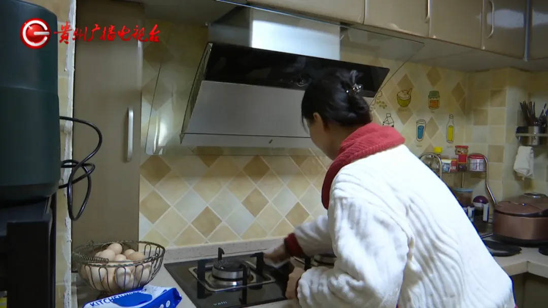 恶心坏了！贵阳一女子家中被扔进一颗“炸弹”<strong></p>
<p>btcapi</strong>，残羹剩饭炸开花