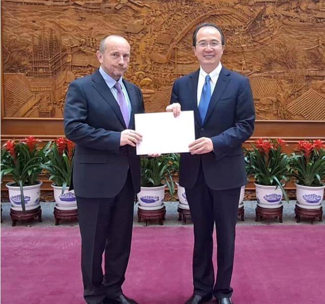 安理会争吵<strong></p>
<p>btc汇率</strong>，中方话音刚落，乌驻华大使被免职，基辅政策有变？