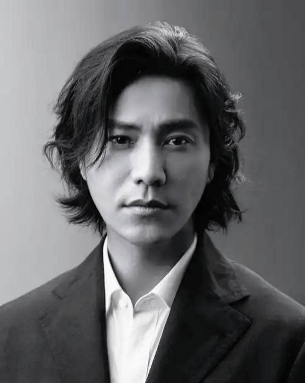 陈坤的儿子已成年<strong></p>
<p>btc汇率</strong>，容貌开始显现母亲的基因，像谁可以认得出吗？
