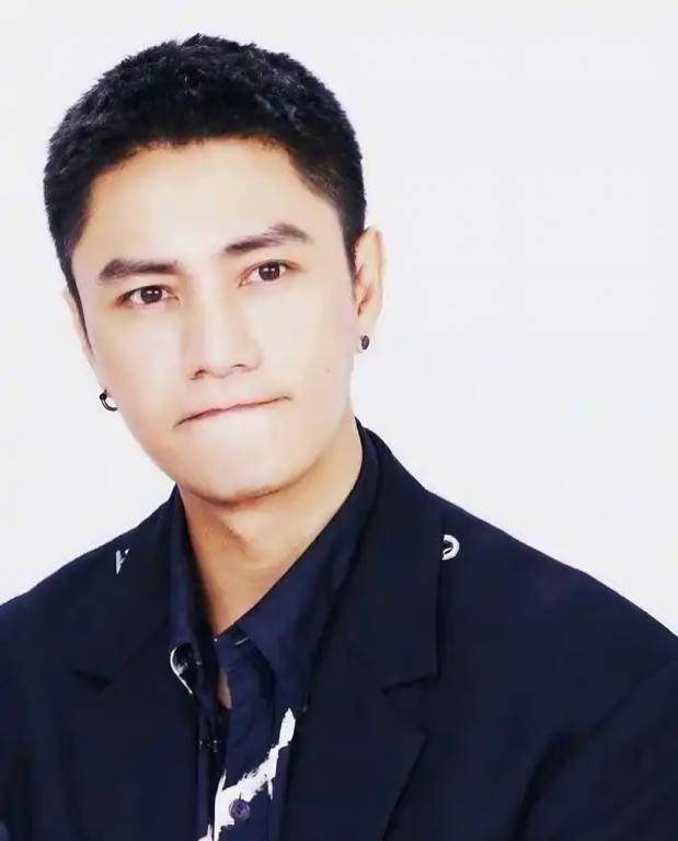 陈坤的儿子已成年<strong></p>
<p>btc汇率</strong>，容貌开始显现母亲的基因，像谁可以认得出吗？