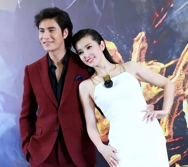 陈坤的儿子已成年<strong></p>
<p>btc汇率</strong>，容貌开始显现母亲的基因，像谁可以认得出吗？