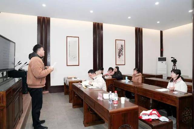 成都女博士二十多分钟背诵83首古诗词<strong></p>
<p>btc走势图</strong>，获杜甫草堂终身免票：两个月背了超6400字