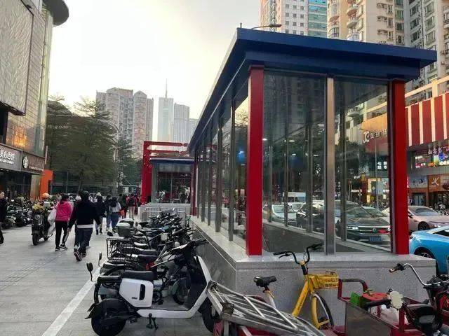广州出现“超迷你”地铁口<strong></p>
<p>btc走势图</strong>，仅容两人并排走