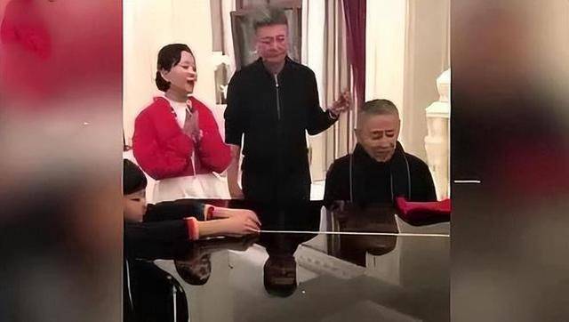 冯小刚直言：她太能装了<strong></p>
<p>btc走势图</strong>，永远红不了，就更别提拿奖了