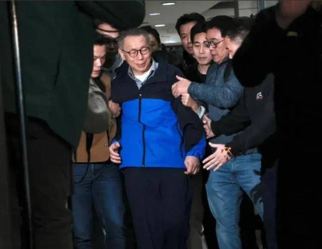 柯文哲绝处逢生<strong></p>
<p>btc论坛</strong>，岛内高官突然集体“大逃亡”，邱毅罕见发文求救