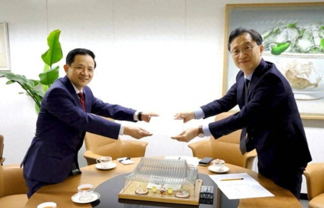 终于谈妥了？中方派人给韩传话<strong></p>
<p>btc网站</strong>，尹锡悦一旦拒捕，结局只有2个字