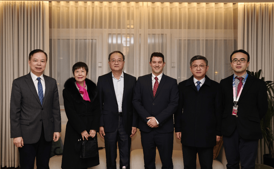 外交部副部长邓励<strong></p>
<p>btc网站</strong>，履新职