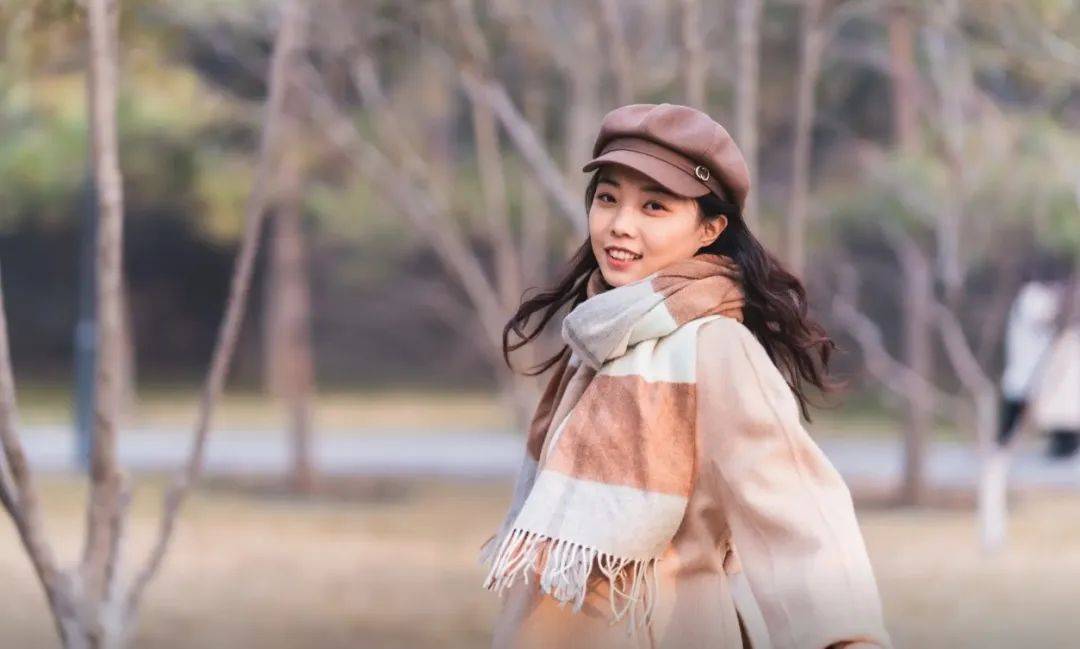 鸡窝头女士收拾漂亮上班了<strong></p>
<p>btc网站</strong>！精致一年潦草一天爆红