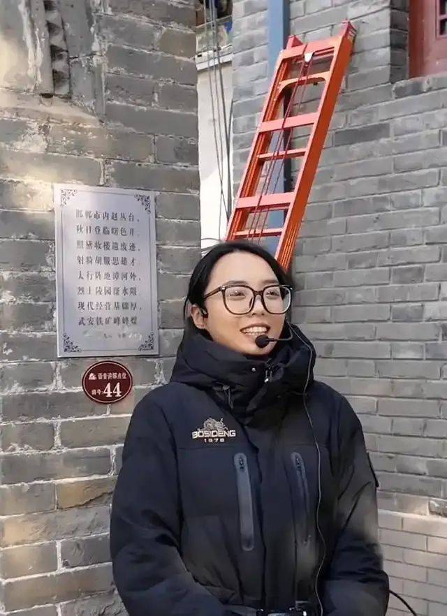 鸡窝头女士收拾漂亮上班了<strong></p>
<p>btc网站</strong>！精致一年潦草一天爆红