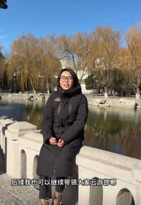 鸡窝头女士收拾漂亮上班了<strong></p>
<p>btc网站</strong>！精致一年潦草一天爆红