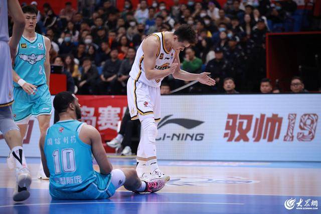 热血沸腾！青岛男篮最后三分钟14-0绝地翻盘<strong></p>
<p>btc指数</strong>，队史首次单赛季双杀辽宁