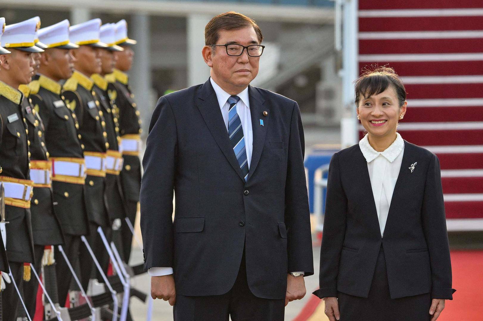 日本“第一夫人”外交首秀引关注：比丈夫人气更高<strong></p>
<p>btc暴跌</strong>，在大学校园一见钟情