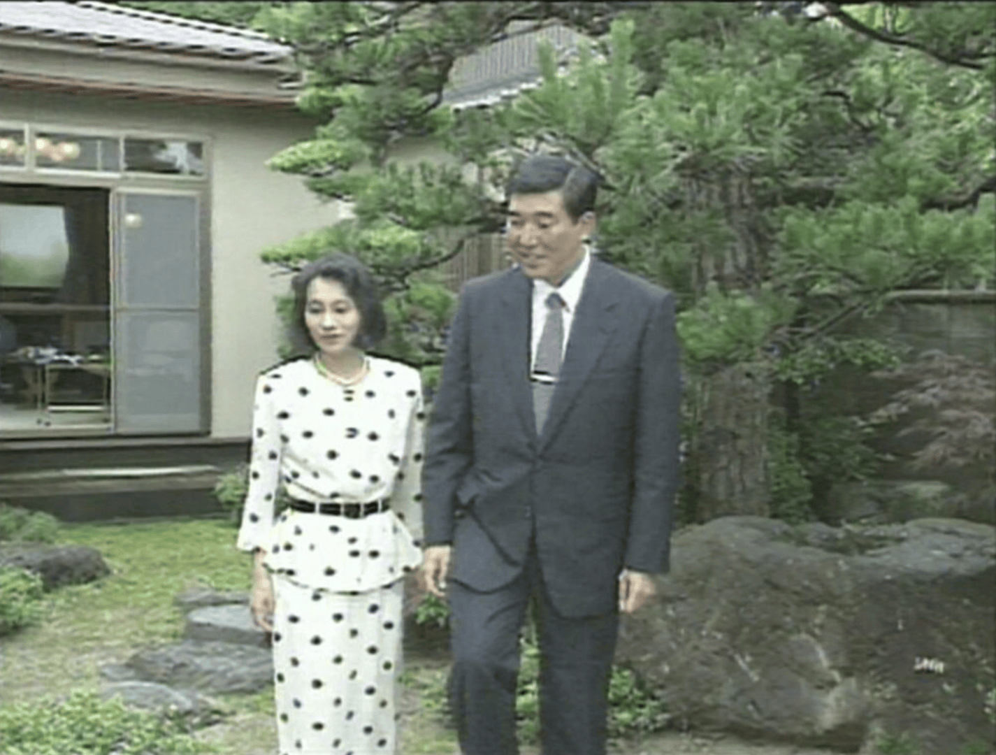 日本“第一夫人”外交首秀引关注：比丈夫人气更高<strong></p>
<p>btc暴跌</strong>，在大学校园一见钟情