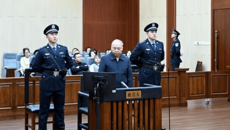 又一“烟草虎”<strong></p>
<p>btc计算器</strong>！国家烟草专卖局原副局长张天峰被查 系今年首个落马中管干部