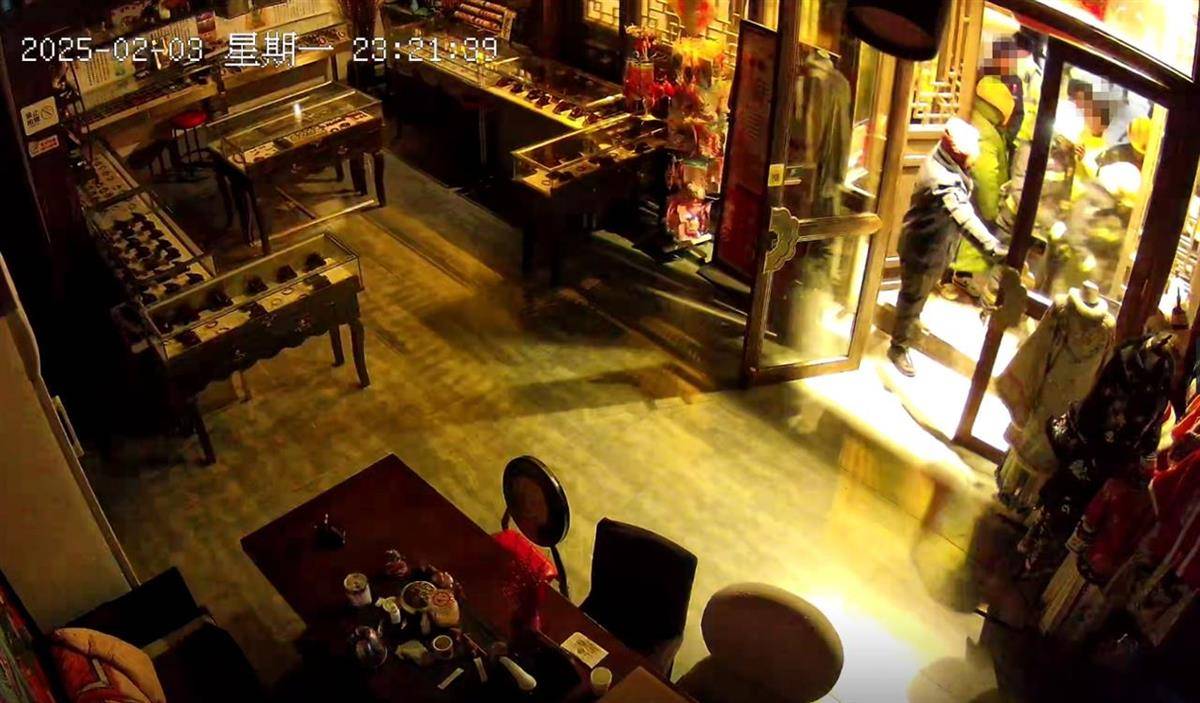 大同官方核查“店铺被撬锁开灯”事件<strong></p>
<p>btc种子</strong>，律师：撬锁入室涉嫌违法，且滥用行政权力